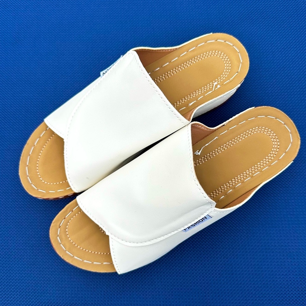 Women’s White Slide Sandals - Like NEW!